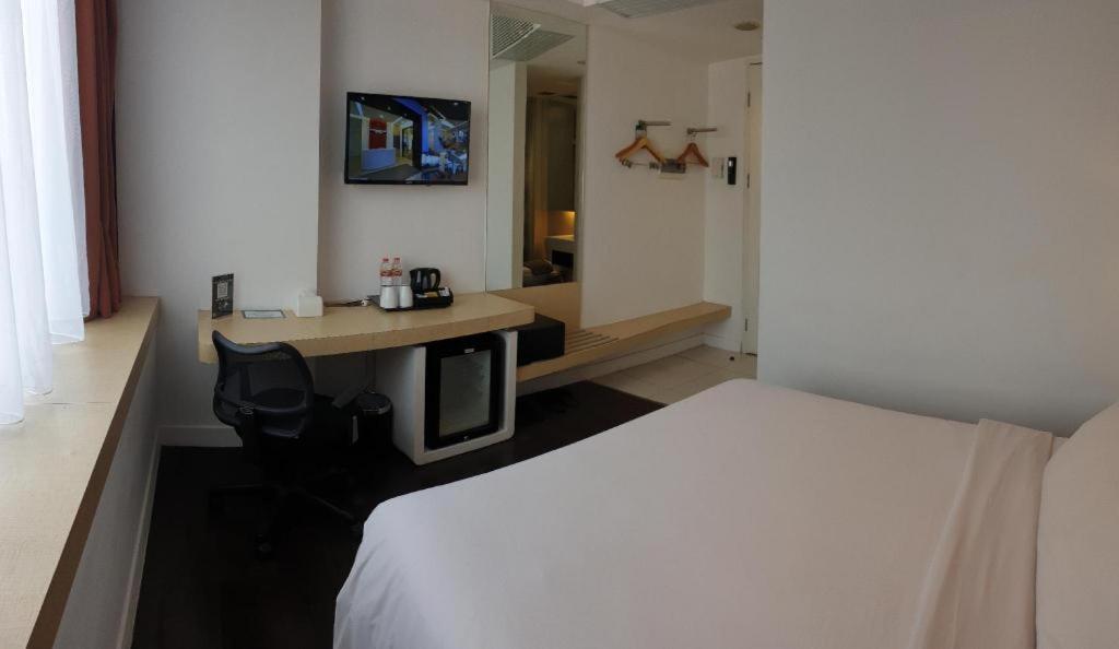 Brits Hotel Karawang Ngoại thất bức ảnh