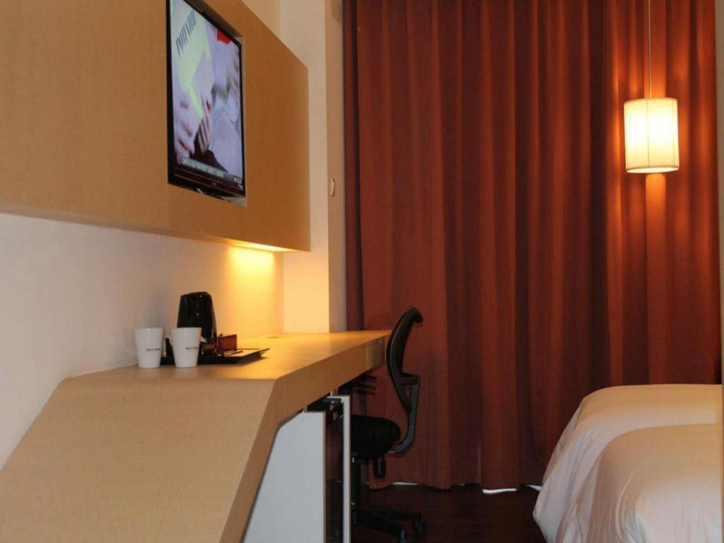 Brits Hotel Karawang Ngoại thất bức ảnh