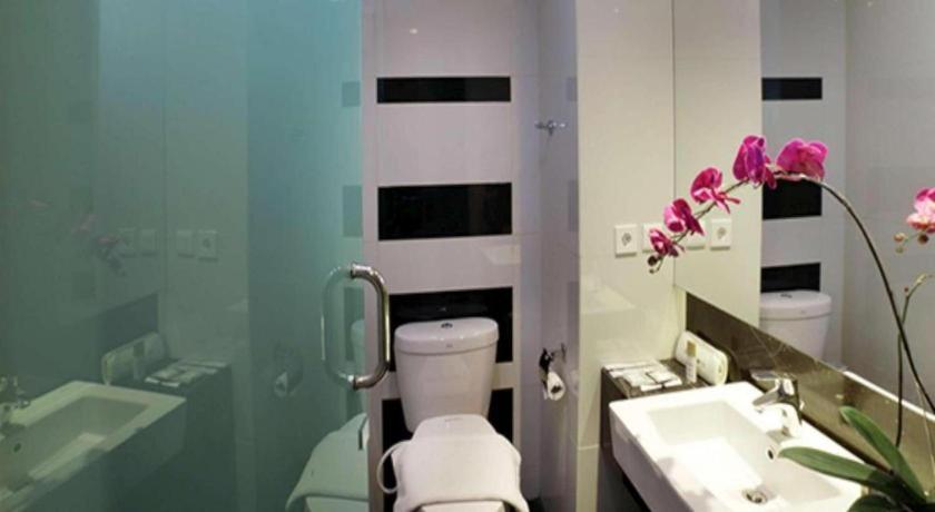 Brits Hotel Karawang Ngoại thất bức ảnh