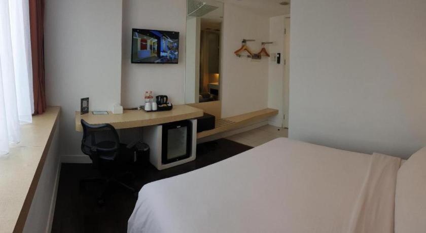 Brits Hotel Karawang Ngoại thất bức ảnh