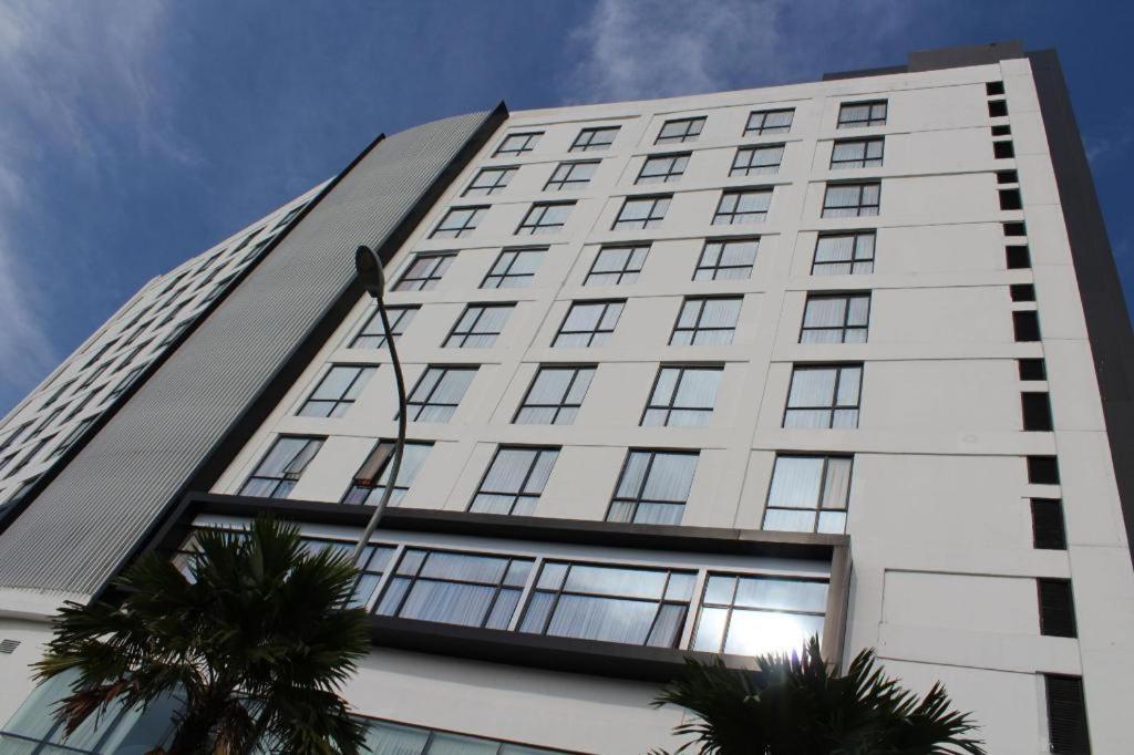 Brits Hotel Karawang Ngoại thất bức ảnh